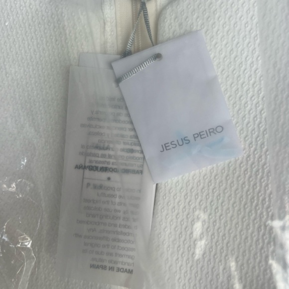 Jesus Peiro 2020 – 110 Sample Gown - Picture 6 of 7